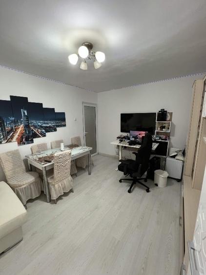 Apartament cu 3 camere decomandat, mobilat în Est