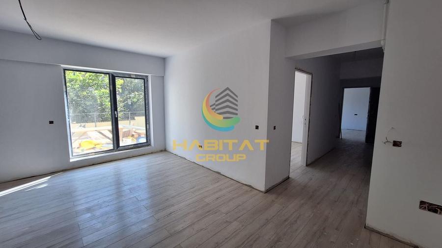 Apartament cu 3 camere semidecomandat în Berceni