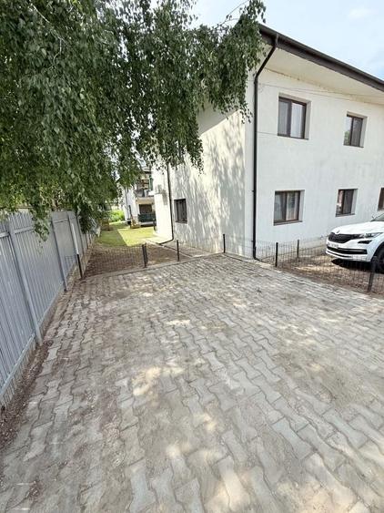 Apartament cu 3 camere decomandat în Vișan