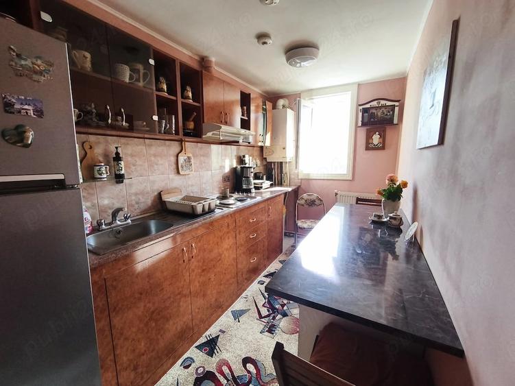 Casă cu 7 camere cu Teren 216 Mp în Central