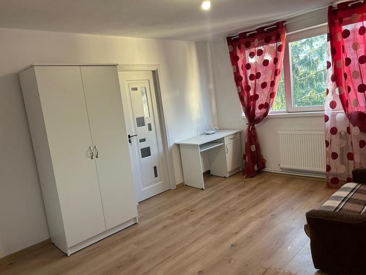 Apartament cu 2 camere semidecomandat în Micro 6