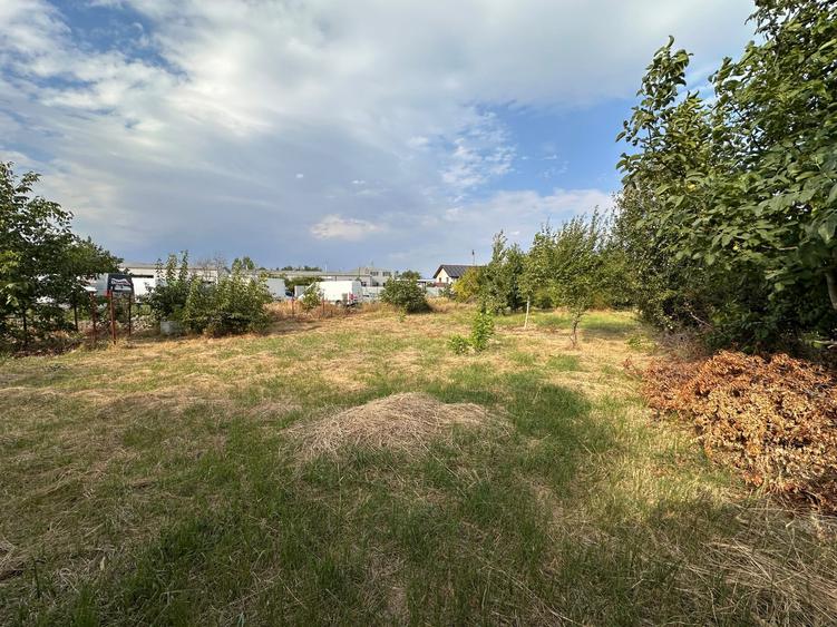 Teren Construcții intravilan de 940 mp, în Sud