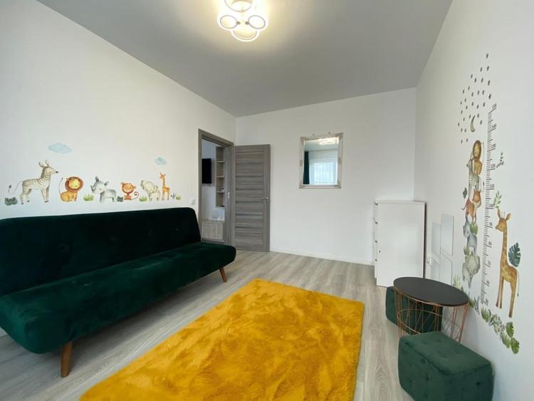 Apartament cu 3 camere semidecomandat, mobilat în Florești