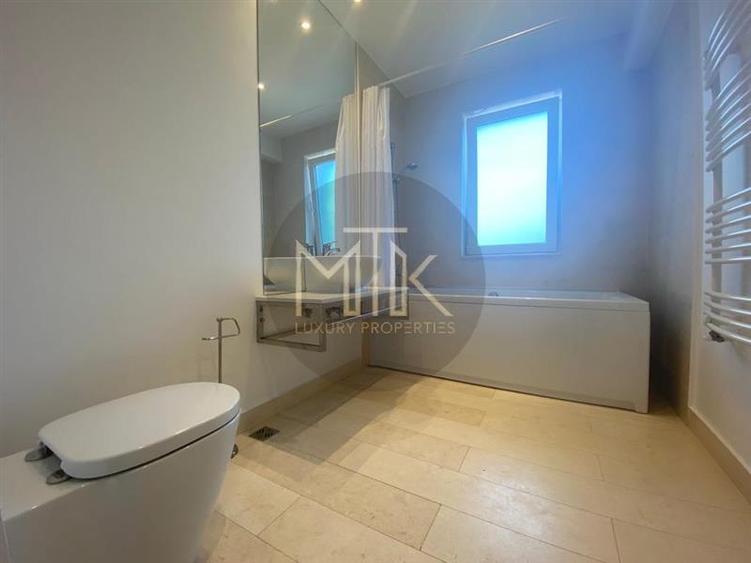 Duplex cu 6 camere cu Canalizare în Iancu Nicolae