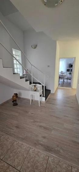 Casă individuală cu 8 camere cu Canalizare în Someșeni
