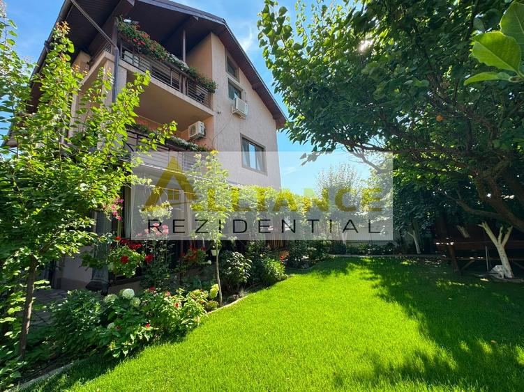 Casă individuală cu 7 camere cu Canalizare în Central