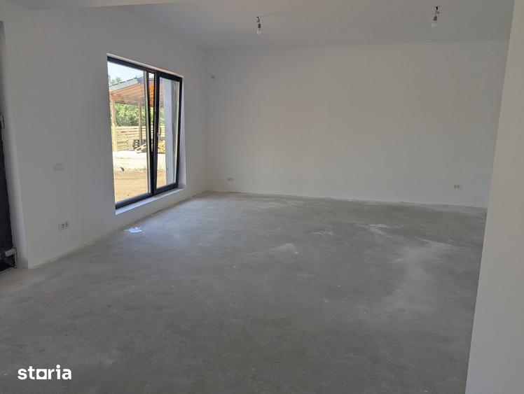 Casă cu 4 camere cu Teren 420 Mp în Crevedia