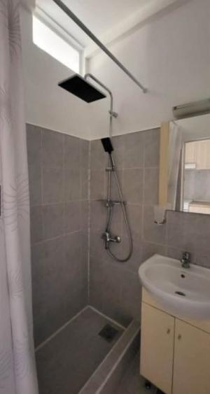 Garsonieră semidecomandată în Far