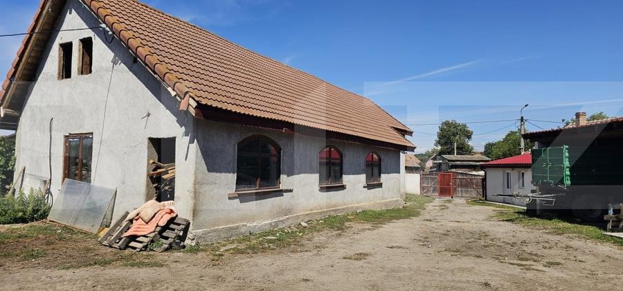 Casă individuală cu 4 camere cu Canalizare în Ozun