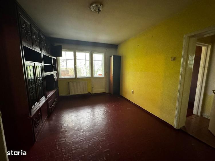 Apartament cu 3 camere în Podu Roș