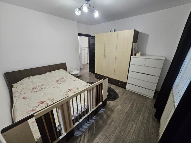 Apartament 3 camere zona 1 Mai - Pelendava de inchiriat - 2