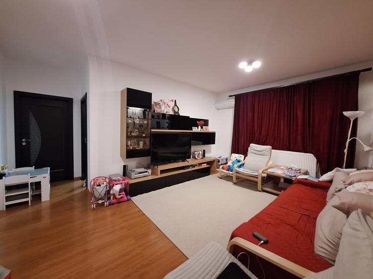 Apartament cu 3 camere semidecomandat, mobilat în Florești — fotografia 2