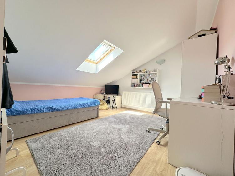 Apartament cu 3 camere semidecomandat în Braytim