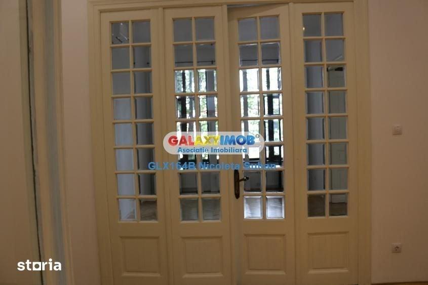 Apartament cu 7 camere în Victoriei