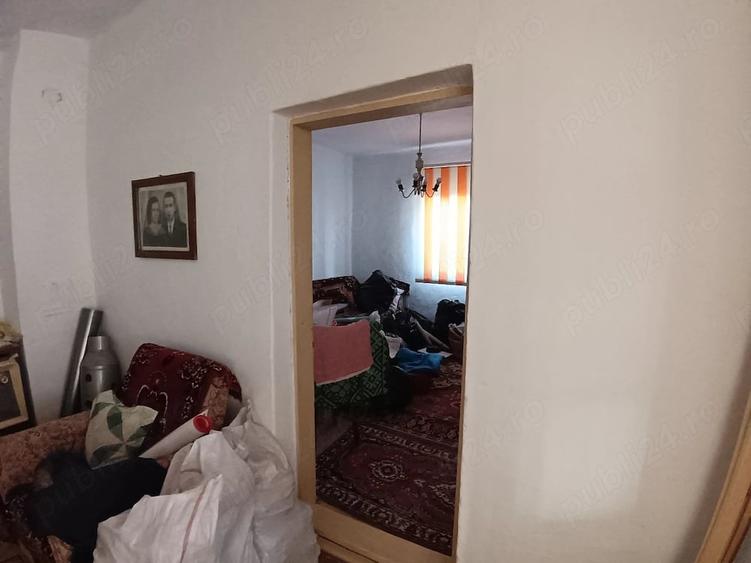 Casă cu 3 camere cu Teren 4500 Mp în Central