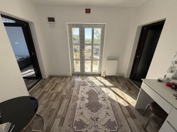 Casa de vanzare ! Casa vanzare in Comuna Seimeni Sat Dunarea Scimb si cu apartament Cu 3 camere plus diferenta !