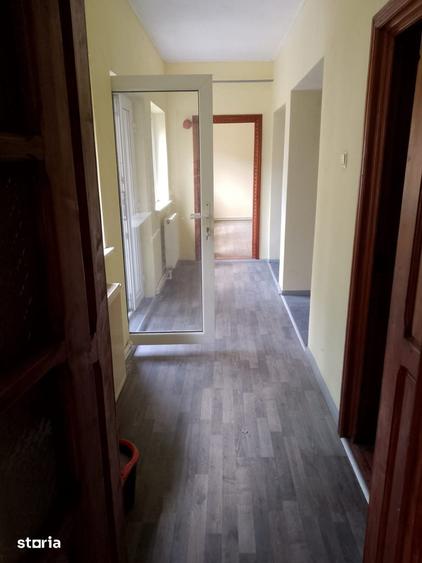 Casă cu 4 camere cu Teren 283 Mp în Independenței