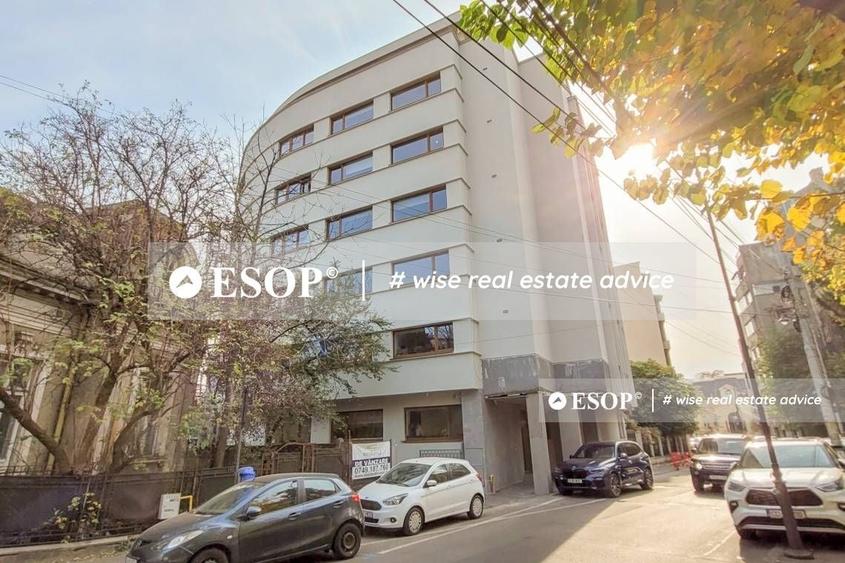 Birou, de 1,967 mp, în Romană