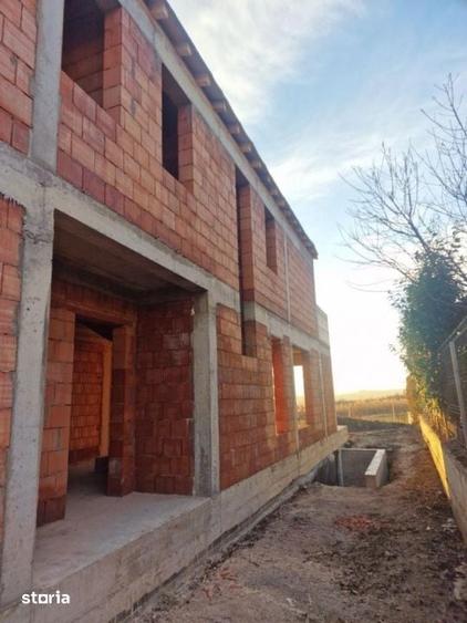 Casă cu 5 camere cu Teren 300 Mp în Iris