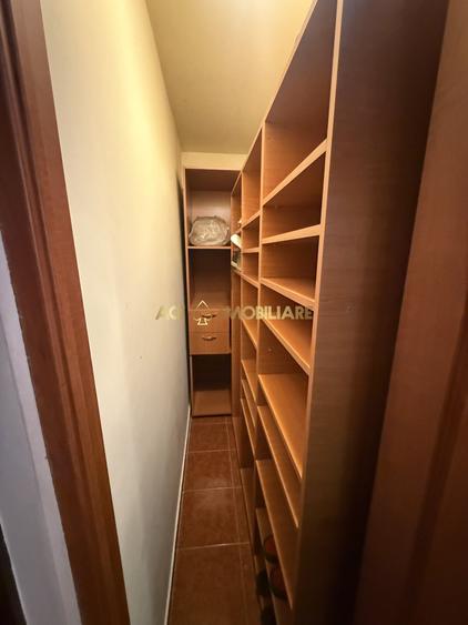 Apartament cu 3 camere decomandat, mobilat în P-ța Reșița