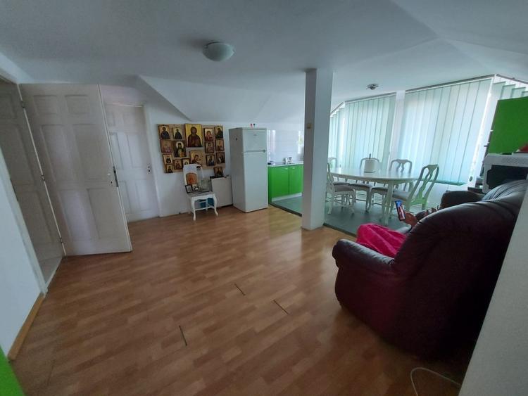 Casă individuală cu 12 camere cu Canalizare în Nord