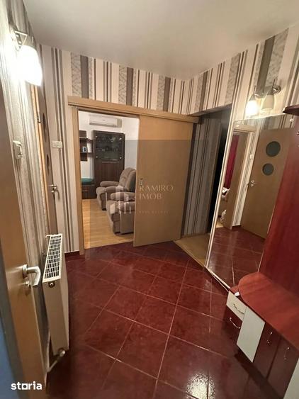 Apartament cu 4 camere decomandat în Titan