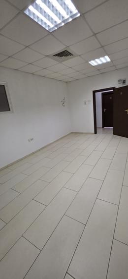Birou, de 23 mp, în Far