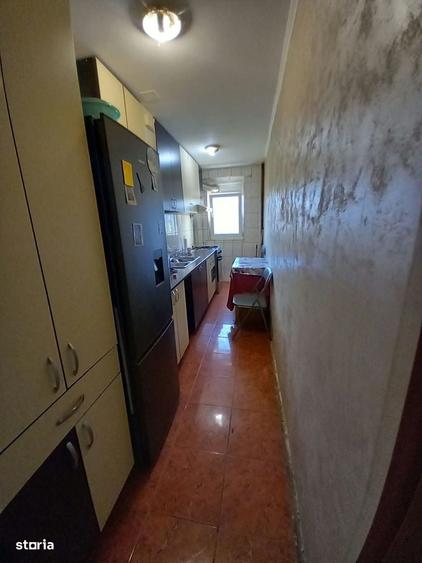 Apartament cu 3 camere semidecomandat în Dobroești