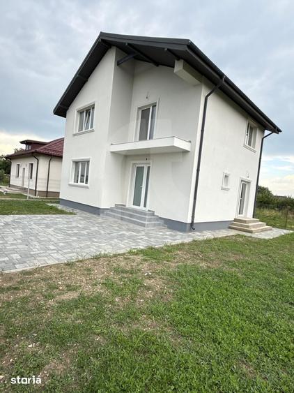 Casă cu 4 camere cu Teren 302 Mp în Mărăcineni