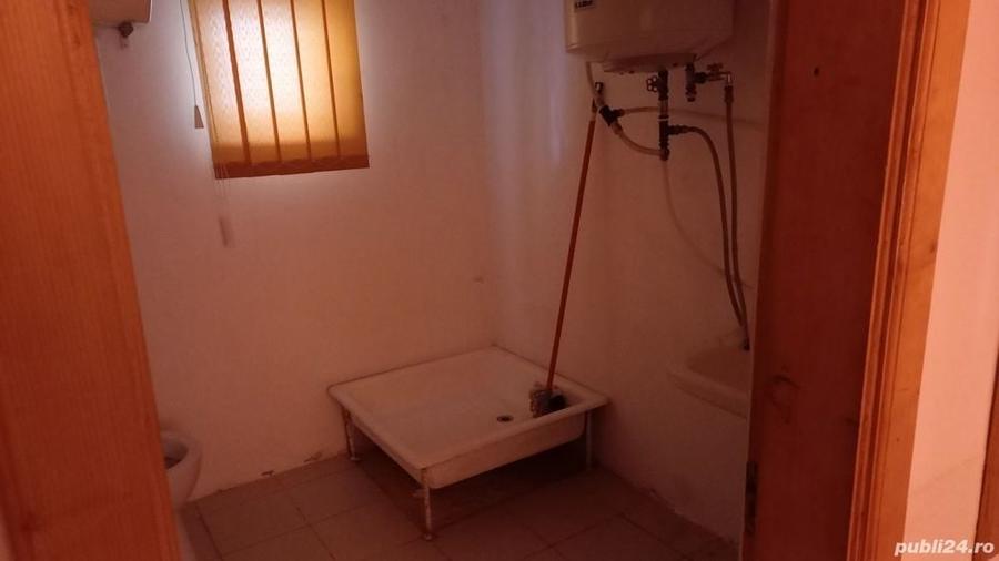 Casă cu 3 camere în Poienarii Burchii