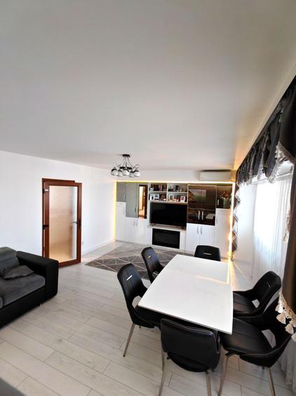 Apartament cu 3 camere decomandat în Alexandriei
