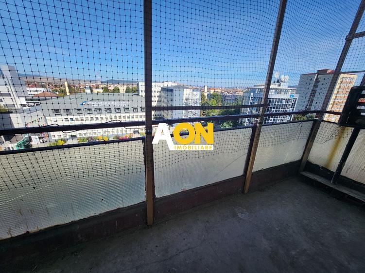 Apartament cu 3 camere decomandat în Cetate