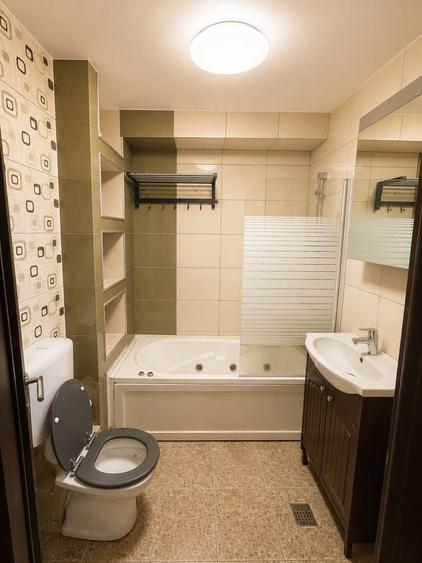 Apartament cu 3 camere decomandat în Central