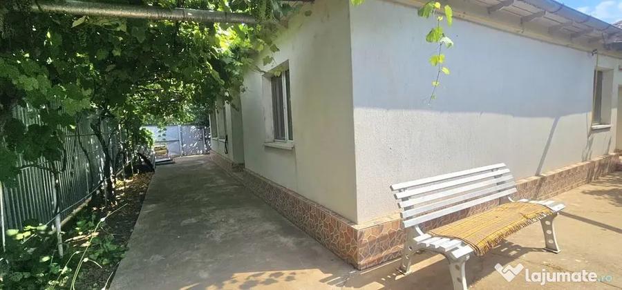 Casă cu 3 camere cu Canalizare în Vânători