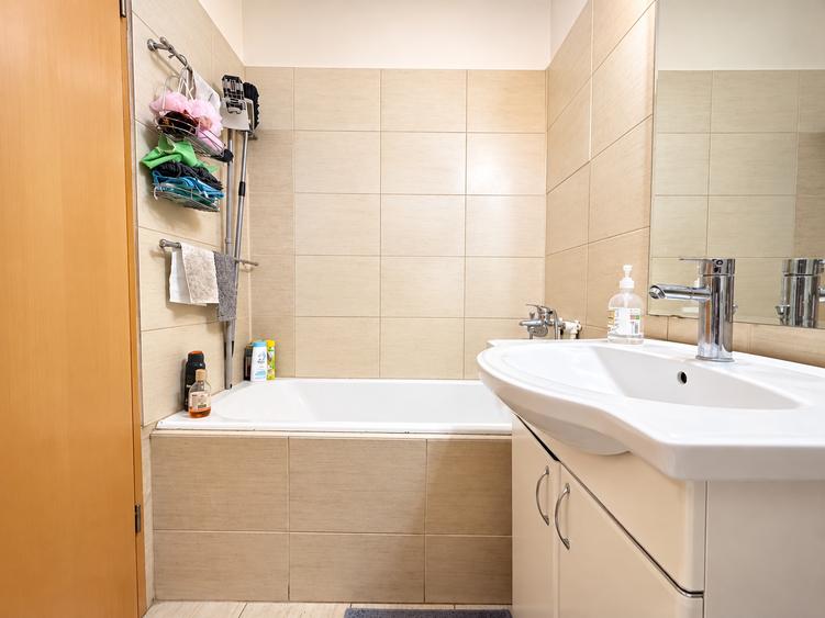 Apartament cu 3 camere decomandat în Șagului