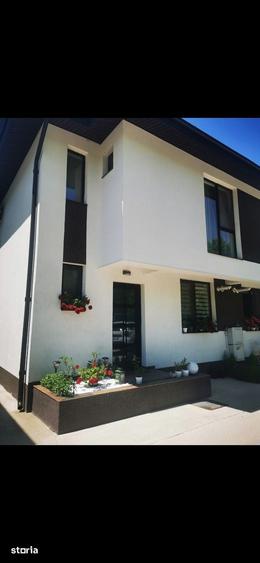 Casă cu 4 camere cu Teren 50 Mp în Central