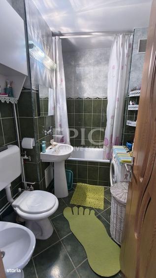 Apartament cu 3 camere decomandat în Pandurilor