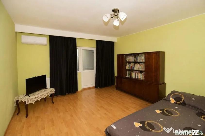 Apartament cu 3 camere decomandat în Prundu