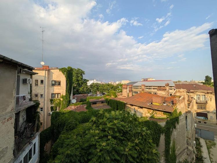 Garsonieră nedecomandată în Universitate