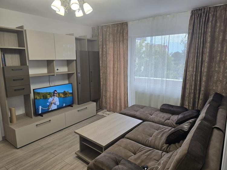 Apartament cu 3 camere semidecomandat în Gării