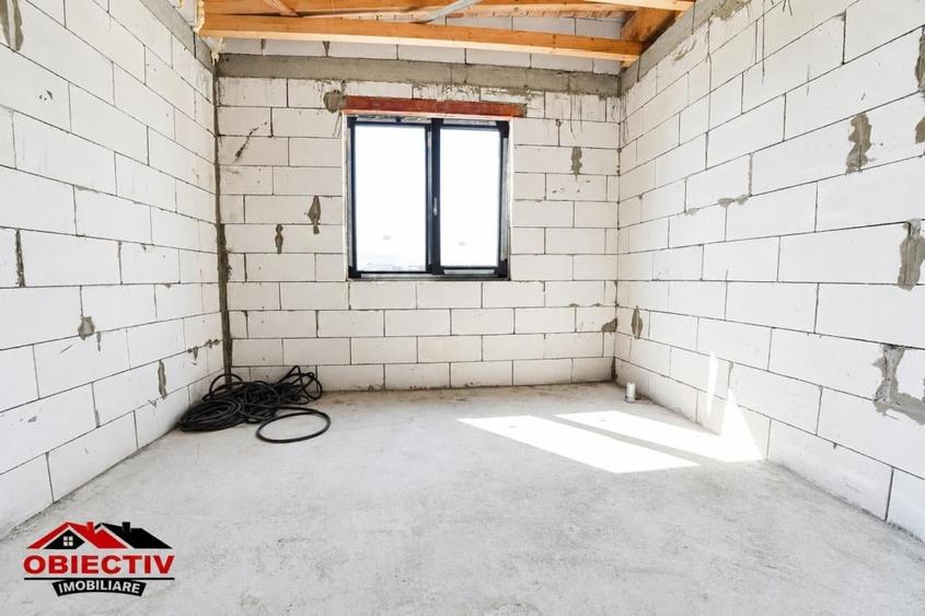 Casă cu 3 camere cu Teren 384 Mp în Izvoare (Dumbrava Roșie)