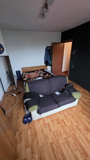 Apartament cu 3 camere decomandat, mobilat în Exterior Vest