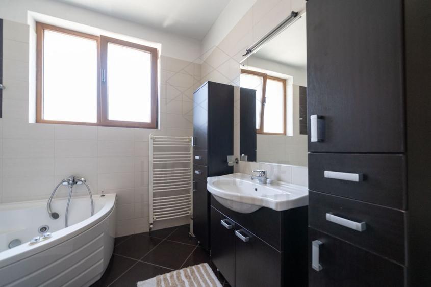 Apartament cu 4 camere decomandat, mobilat în Herăstrău