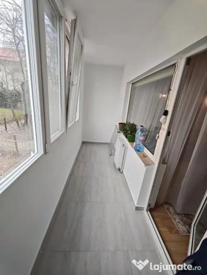Apartament cu 3 camere decomandat în Păcii