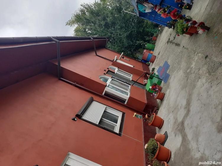 Casă cu 5 camere cu Teren 1700 Mp în Valea