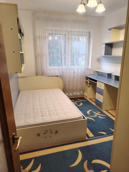 Apartament cu 3 camere semidecomandat în Universității