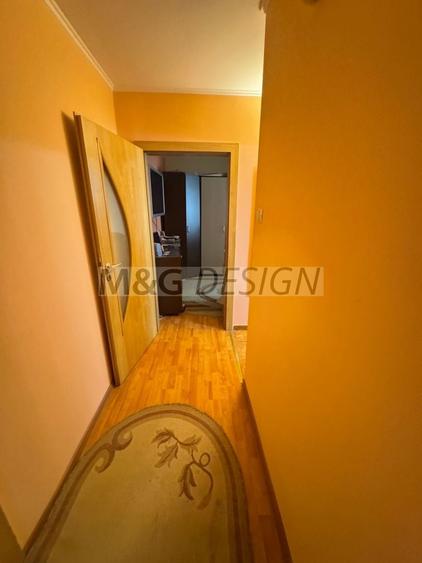 Apartament cu 3 camere decomandat, mobilat în Girocului