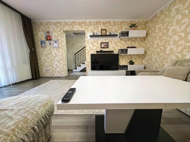 Duplex cu 3 camere cu Canalizare în Vișan