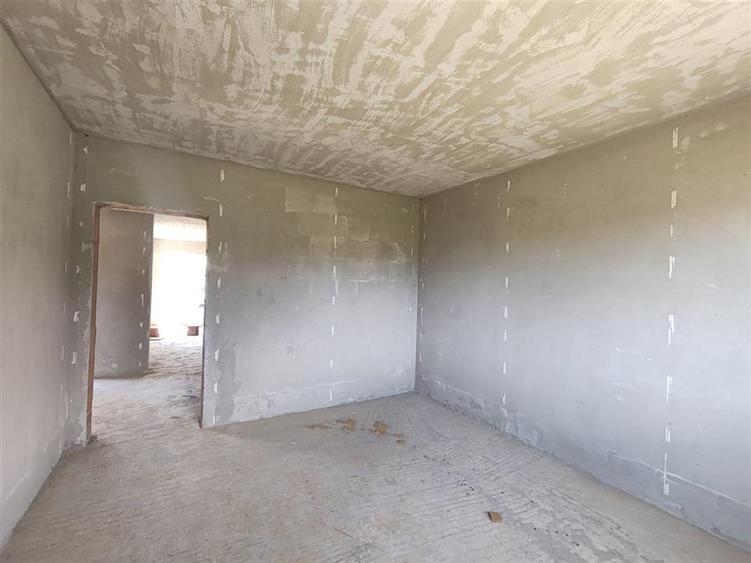 Casă cu 4 camere cu Teren 1000 Mp în Glăjărie