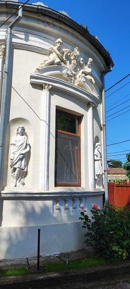 Casă cu 4 camere în Caracal